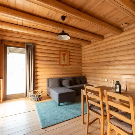 Farkaskutvoelgy Apartment Felsotold