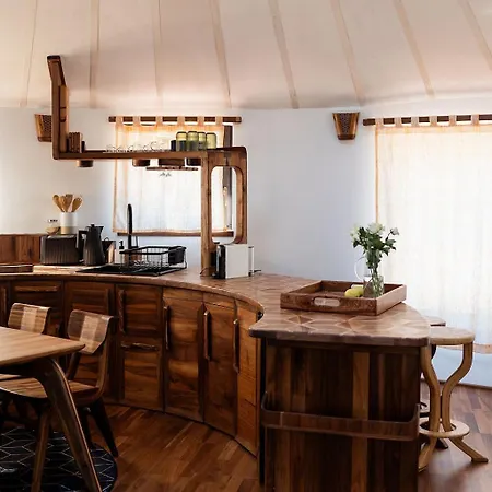 Farkaskútvölgy Apartamento *