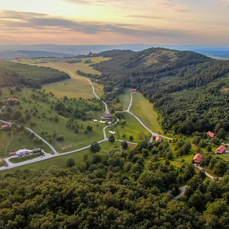 Farkaskutvoelgy Apartament Felsőtold